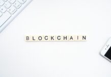 Litery układające napis "Blockchain"