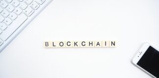 Litery układające napis "Blockchain"