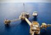 Platforma naftowo-gazowa na morzu
